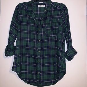 Hollister Button up Plaid shirt💚